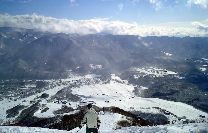 ไปเล่นสกีหรือชมหิมะที่ 10 ลานสกีของญี่ปุ่น