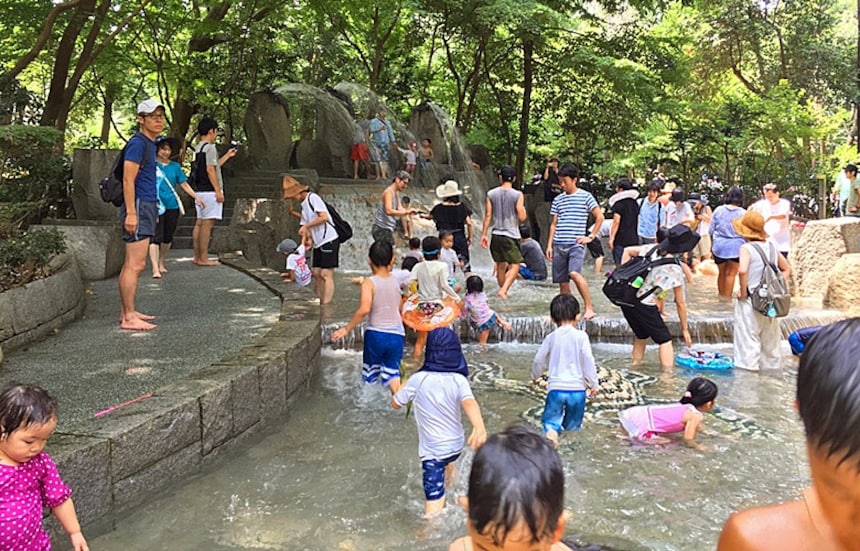 รู้จักสวนน้ำญี่ปุ่น สวัสดิการดีๆของแม่และเด็ก
