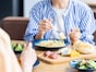 “コスパが悪い友達”は損切りする「フレフレ現象」。中高年層にも広がる「自分優先」の考え方