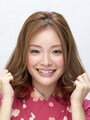 髪全体にヘアワックスを揉み込む