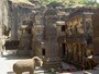 巨大なエローラのカイラーサナータ石窟寺院
