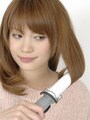 毛先から巻き込みしっかりとしたカールをつくる