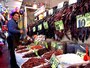 市場でもたくさんの種類のチレが扱われている