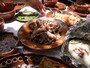 イダルゴ州名物の羊の蒸し焼き、バルバコアを囲んだ食卓