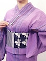 浴衣の着崩れ直し方2.右手で上前の衿も整えておきましょう