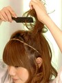 根元までしっかりと逆毛を立てる