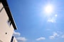 連日の夏日、熱帯夜は体力を奪います。夏バテ防止にしっかり睡眠をとりましょう。