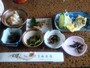 旅館の朝食には虫が出る