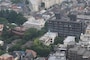 濃いグレーの建物が「目黒ハウス」