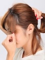 こめかみ部分の毛束を残す
