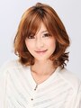 鎖骨ラインのレイヤーミディアム