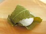 季節限定「桜麸万頭」210円（2月～4月中旬）（秋限定の「栗麸万頭」231円（9月～11月上旬）もある。）