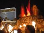 滝がライトと火で火山に様変わり