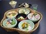 季節のまつ御膳。お造りや煮物、ちらしずしなど品数が豊富