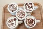 キャラクターの顔はランダムで　カフェラテ
