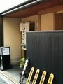 ランチタイムには店頭にメニュー札が