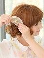 大きなバレッタがアクセントに