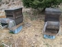 敷地内に設置された蜜蜂の巣箱