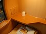 ウッディで柔らかな雰囲気の室内