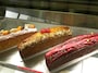 「アステリスク」に並ぶケーク類。スペシャリテの「ケイク・ルージュ」（右）