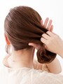 右利きの人は右に持ってくると簡単