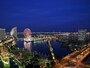 夜のTHE seaは、みなとみらい21地区の夜景がきらめく、ロマンティックな景色に