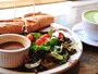 食事とお茶、スィーツを楽しめるオーガニックなアースカフェ
