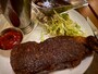 10ozのニューヨークステーキプレート「STEAK FRITES」 $60。