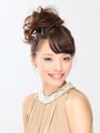 毛先が弾むふわふわシニヨンアレンジ
