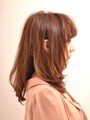 上品さ溢れる大人ミディアムカール