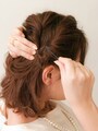 ピンが頭皮に触れるようにしっかりとめる