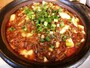 熱々で提供される土鍋麻婆豆腐