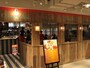 「スラッピーケークス」の店舗はアメリカンダイナー風のカジュアルな外装とインテリア
