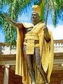 ホノルルのカメハメハ大王像。グッと寄るとかなりのイケメン