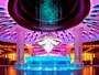 メインエントランスにある大型噴水「フォーチュンダイヤモンド」 (c) Galaxy Macau