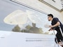 ドイツでライブペイント中の深堀隆介さん