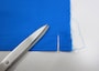 裂く方向に切り込みをいれます