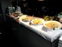 毛利 サルヴァトーレ クオモ 料理のブッフェ台