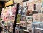 カード専門店「パピルス」。年始には、すでに母の日、父の日用カードが充実