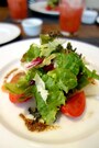 ミニアスパラガスとミストマトを添えた自家製のサーモンマリネです