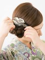 ヘアアクセはお団子の上に