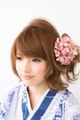 トップの髪を後からのせて高さを出すのがコツ