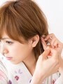 耳の後ろあたりでアメピンで固定