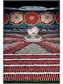 アンドレアス・グルスキー「ピョンヤン　［1］」(2007年、C-プリント、307×215・5×6・2センチ)(C)ANDREAS　GURSKY　／　JASPAR，2013　Courtesy　SPRUTH　MAGERS　BERLIN　LONDON