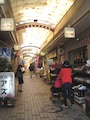 レトロな雰囲気の商店街