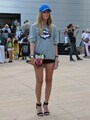 ショートパンツ＆キャップにヒールサンダルで大人仕様