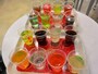 カラフルな世界中から来た16種類の飲み物