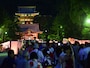8月の「ぼんぼり祭」でにぎわう鶴岡八幡宮境内