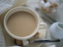 紅茶に牛乳を入れた香り高いミルクティー