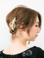 ヘアアクセは低めの位置に